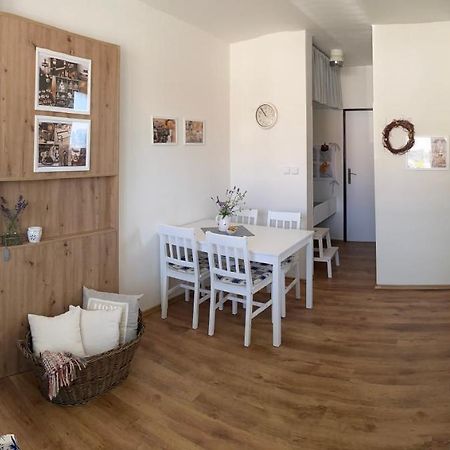 Apartman V Brezi Exteriör bild