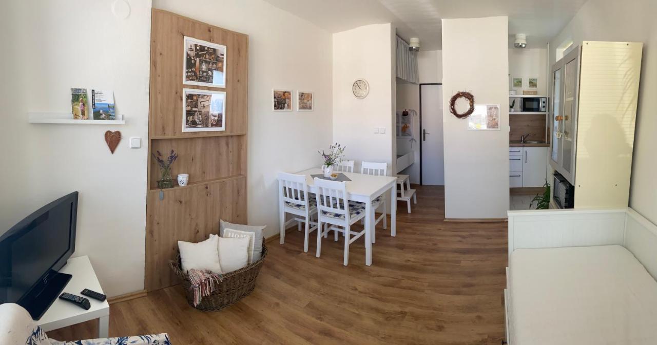 Apartman V Brezi Exteriör bild